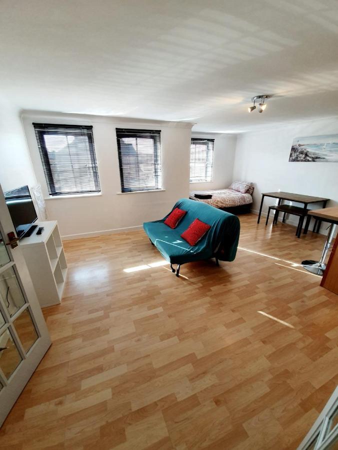 Chelmsford Town Centre Apartments With Car Parking Экстерьер фото