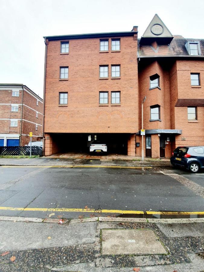Chelmsford Town Centre Apartments With Car Parking Экстерьер фото